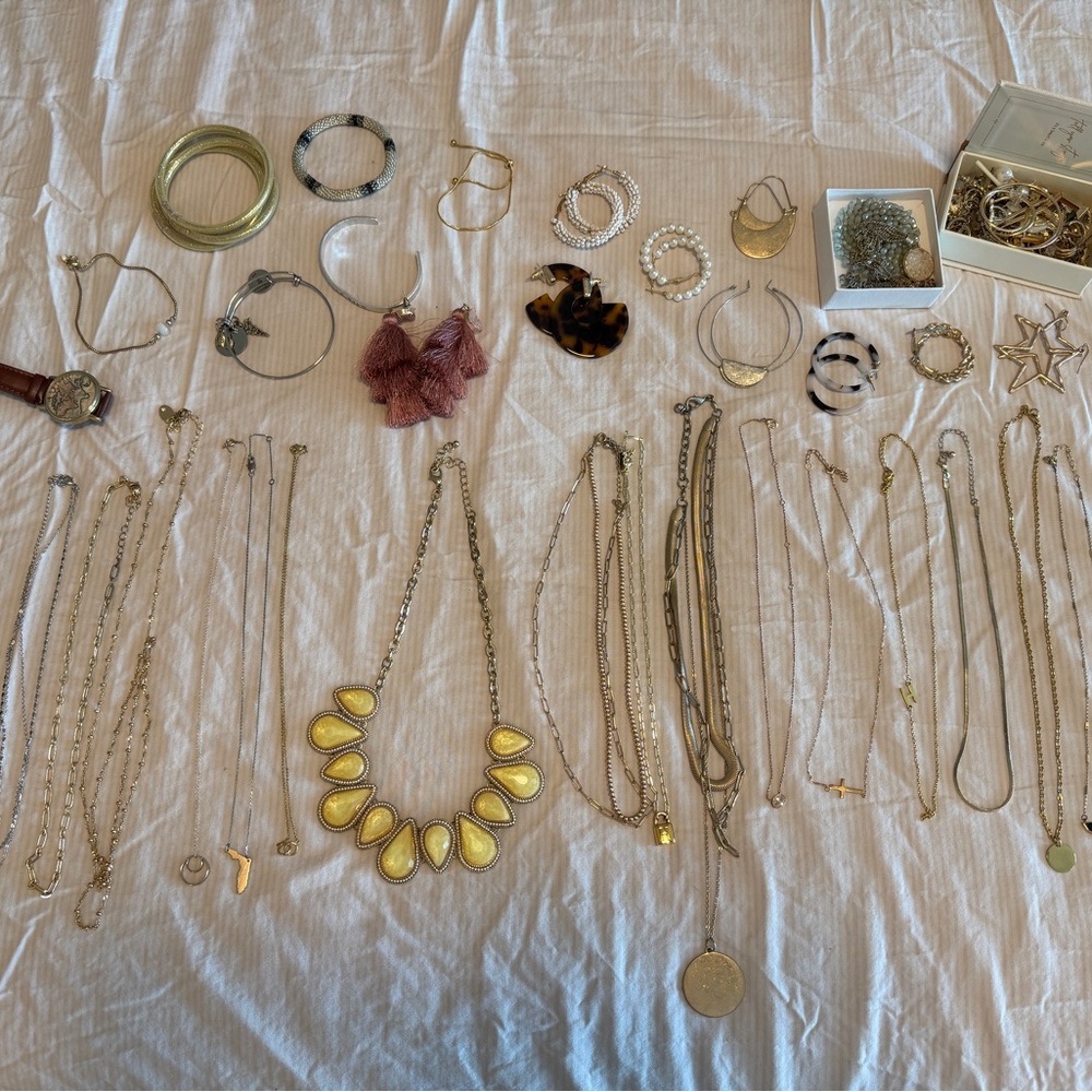 Assorted jewelry